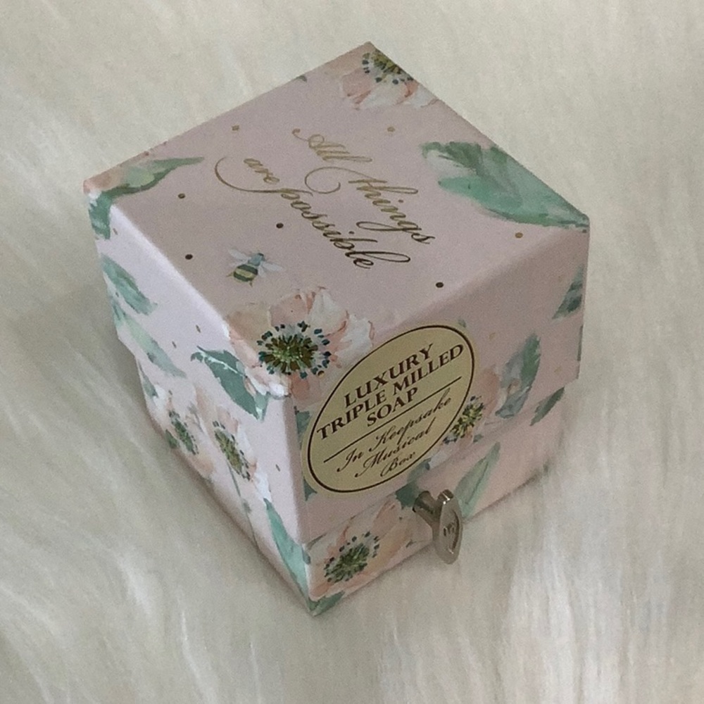 🩷 PUNCH STUDIO 🩷 Sea Glass Music Box With Soap - Picture 4 of 6